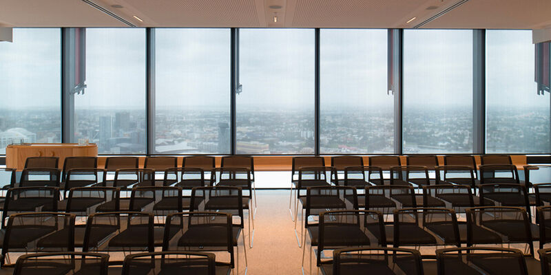 Del bufete de abogados Baker McKenzie